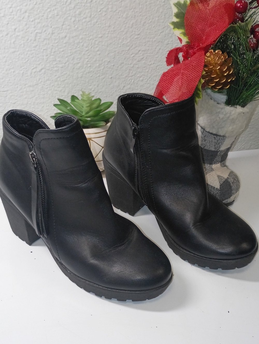 TOP Moda Black Side-Zip Block Heel Ankle Booties
